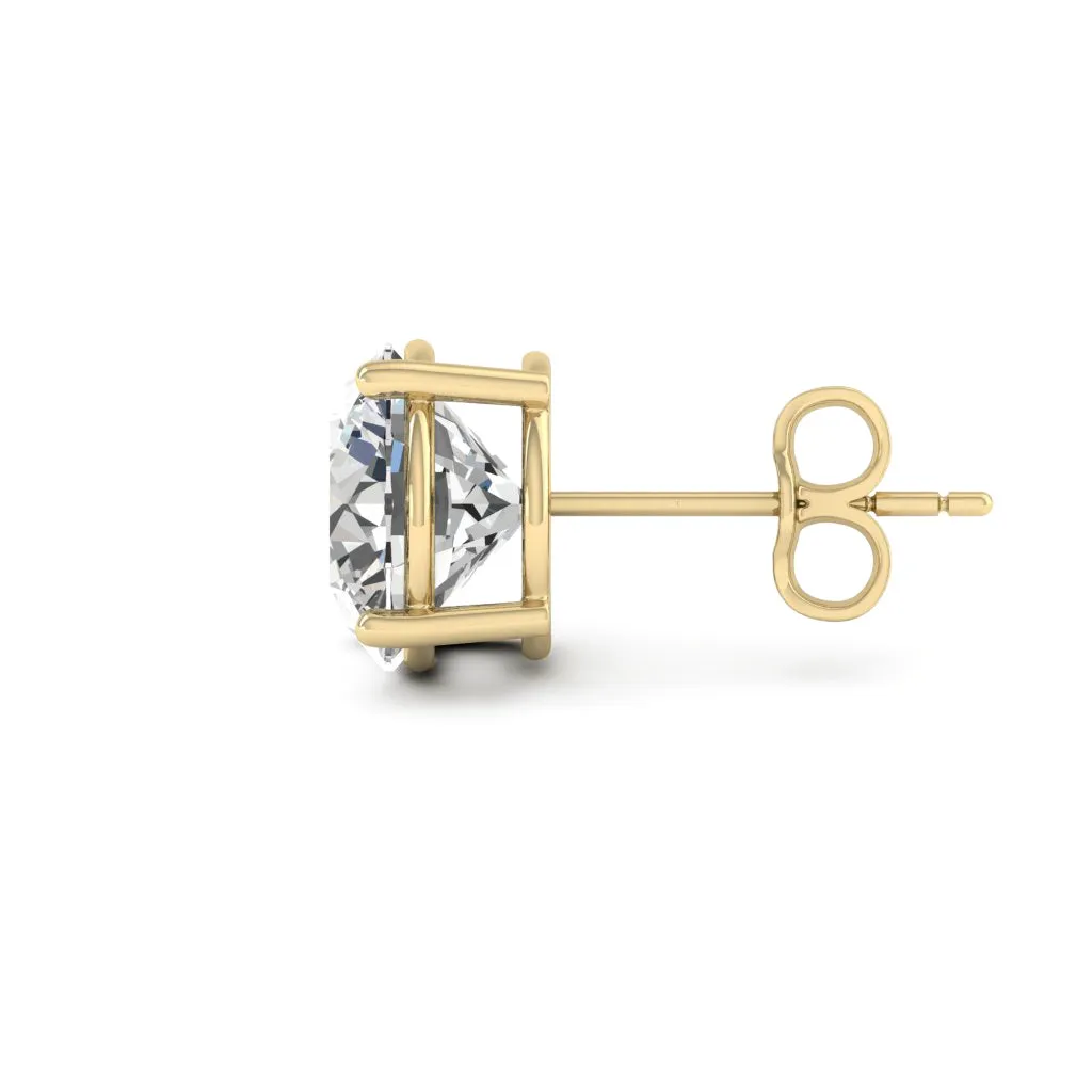 4.00 d.e.w cts 8mm Round Moissanite Stud