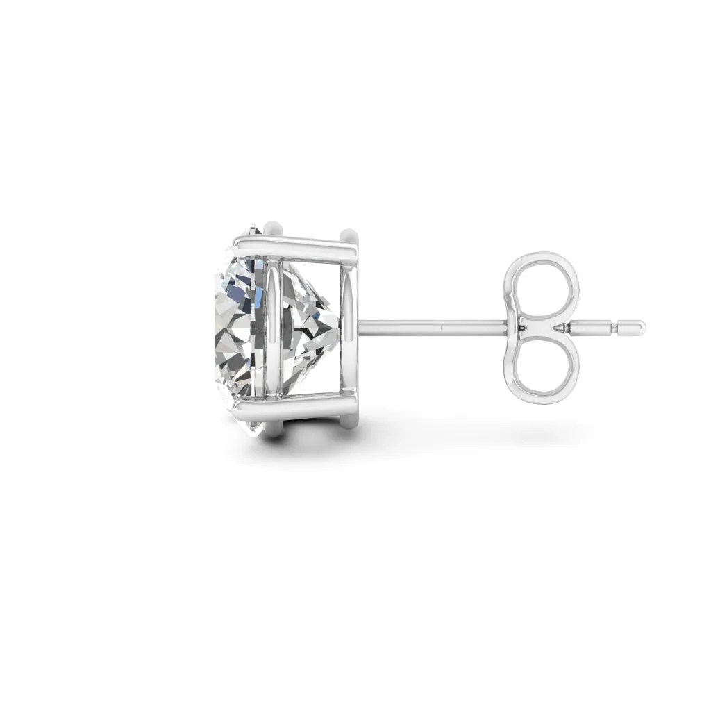 4.00 d.e.w cts 8mm Round Moissanite Stud