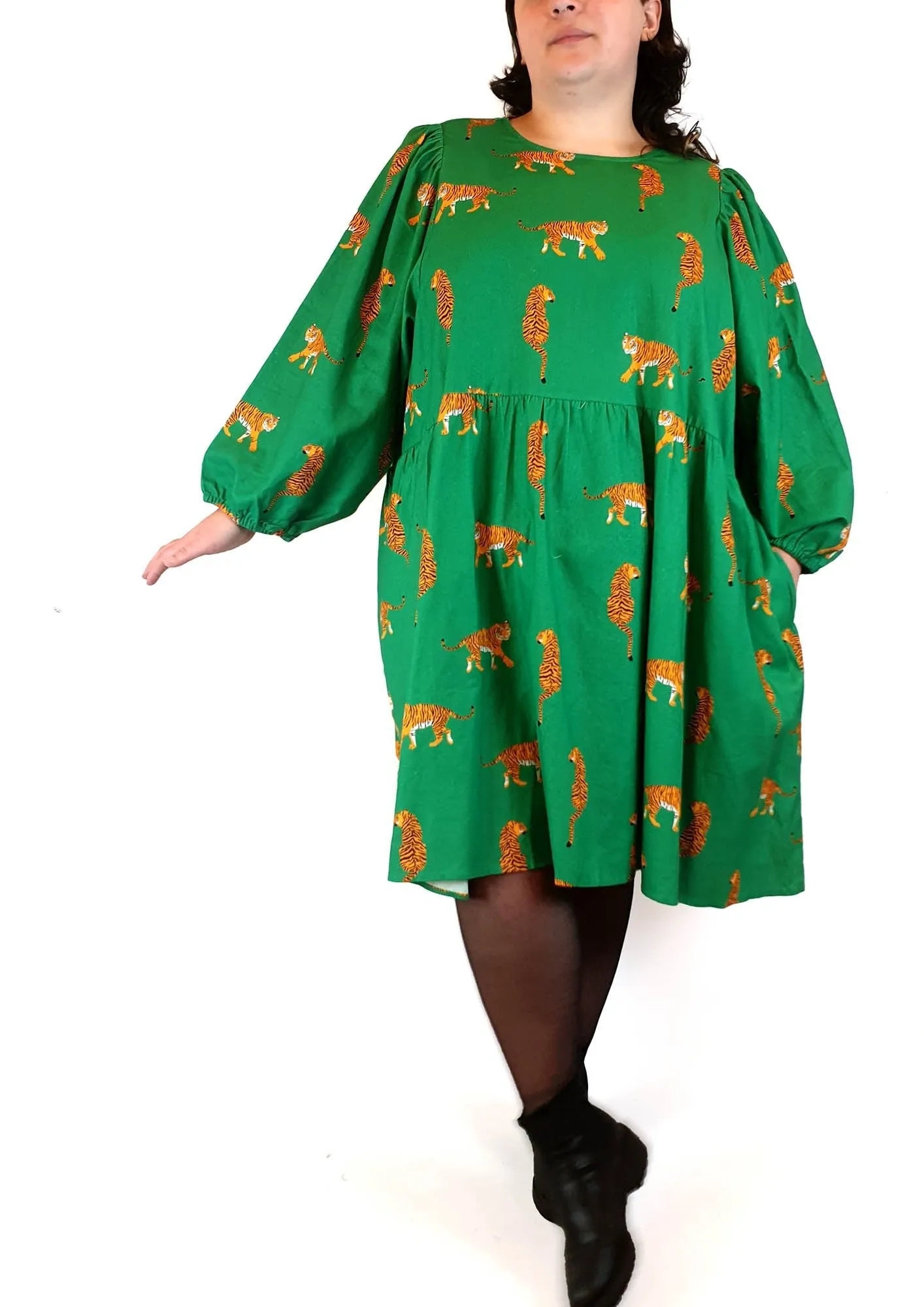 Jericho Road green detroit smock dress with tiger print size 22