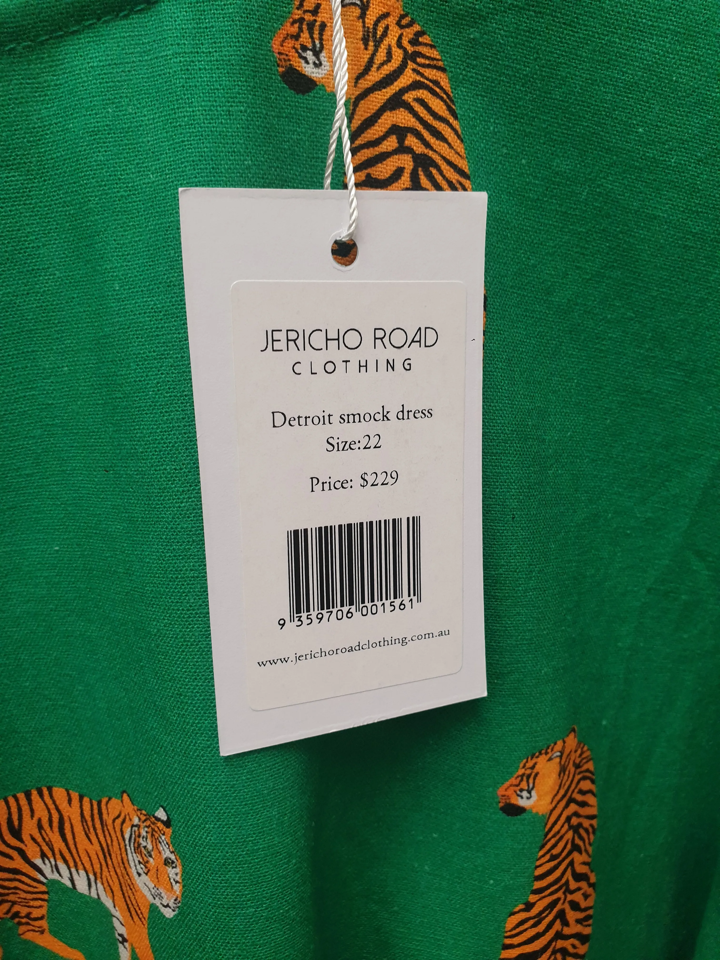 Jericho Road green detroit smock dress with tiger print size 22