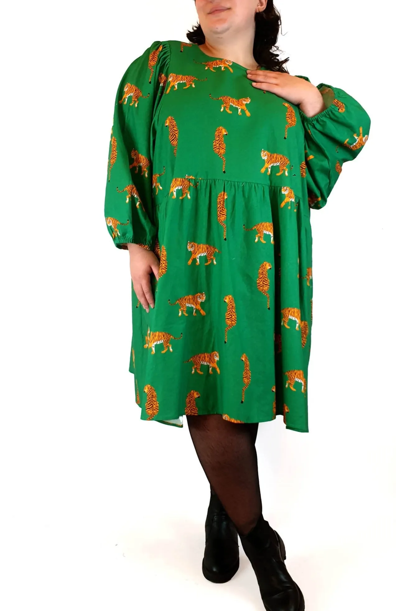 Jericho Road green detroit smock dress with tiger print size 22